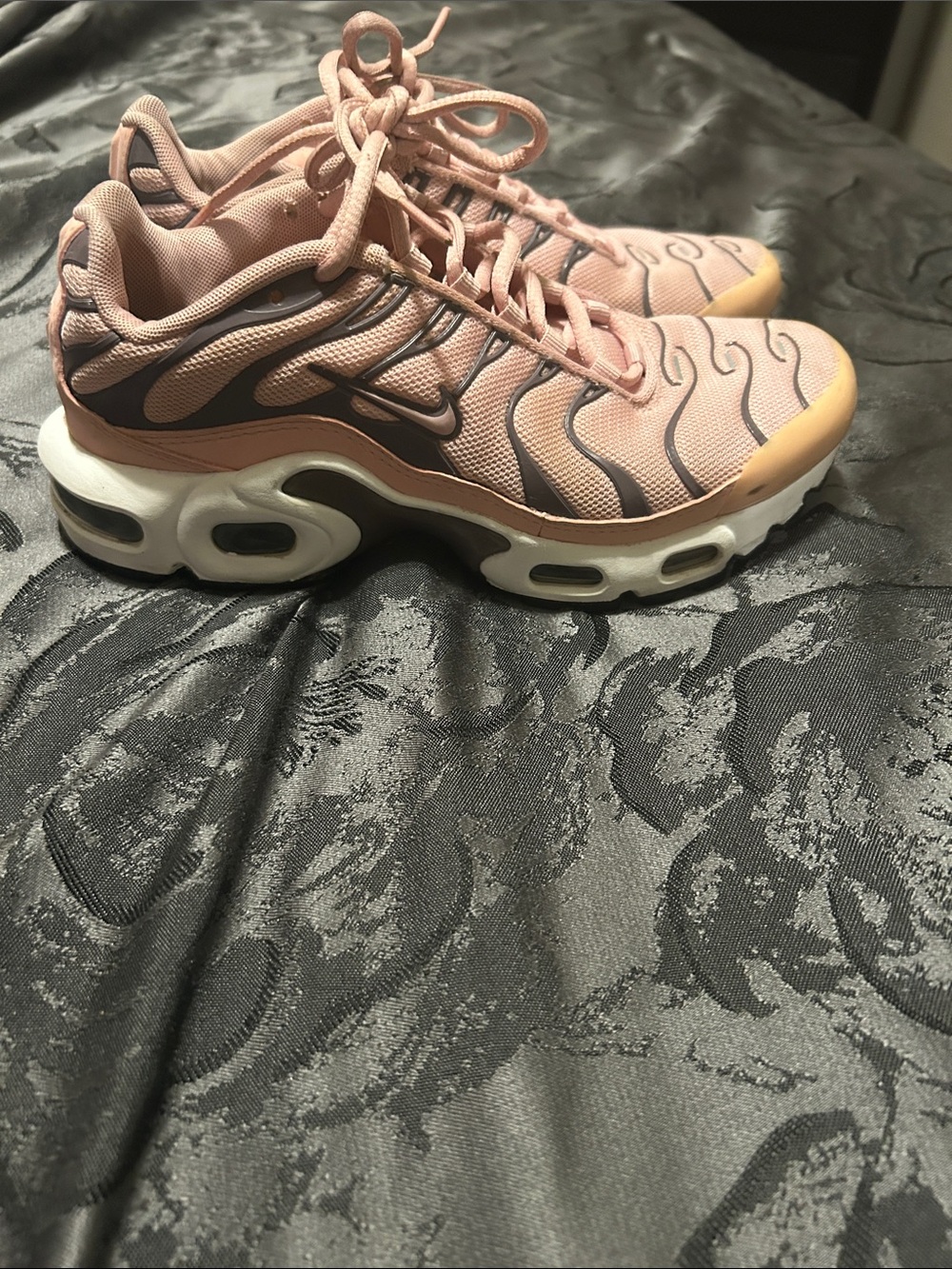 Nike Kids Pink and Black Wave Design Sneakers